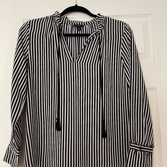 Ann Taylor Blouse White and black striped - Picture 1 of 2